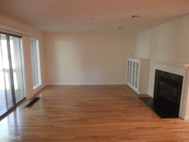 Building Photo - 2 br, 2 bath Condo - 38 Great Meadow Lane