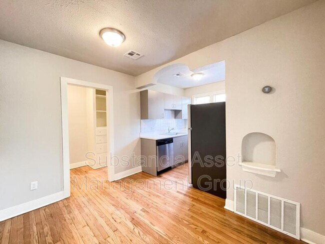 Foto del edificio - 835 East Dr