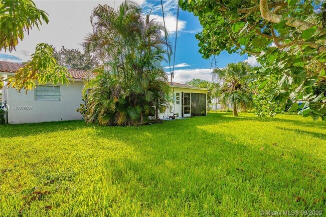 Building Photo - 4110 Woodside Dr