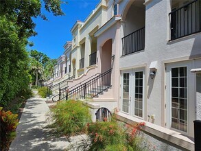 Building Photo - 461 Nokomis Ave S