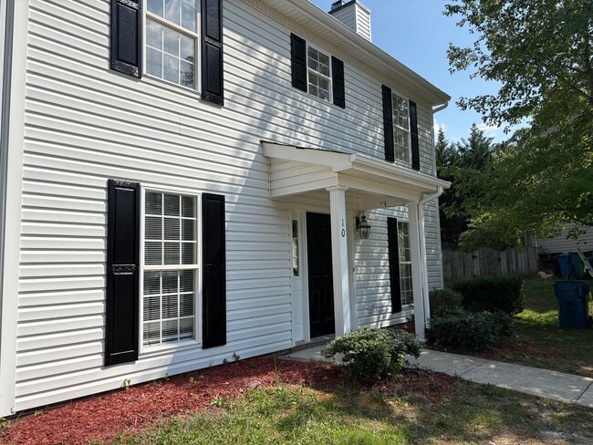 Building Photo - 10 Kilburn Ln