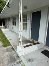 Building Photo - 16020 NE 19th Ct