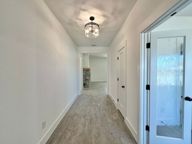 Foto del edificio - Viewable Now by Appointment Only!