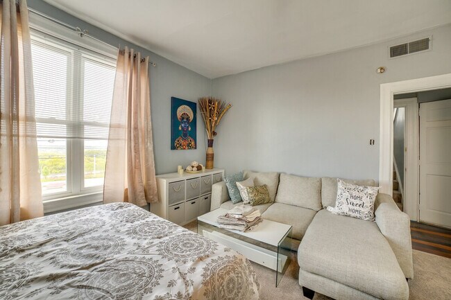 Foto del edificio - 5112 Towers Terrace