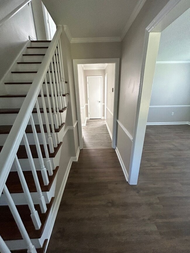 Building Photo - Spacious 3 bedroom 3 bath home for rent