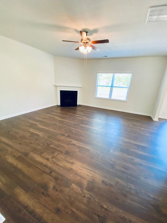 Photo - West Knoxville! 37931 - 4 bedroom, 2.5 bat... House