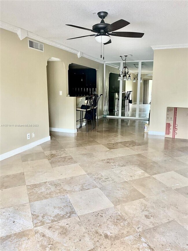 21 Jacaranda Country Club Dr Unit 224, Plantation, FL 33324 Condo for