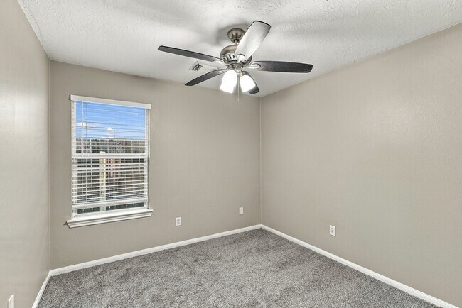 Foto del edificio - 13527 Ambrose St
