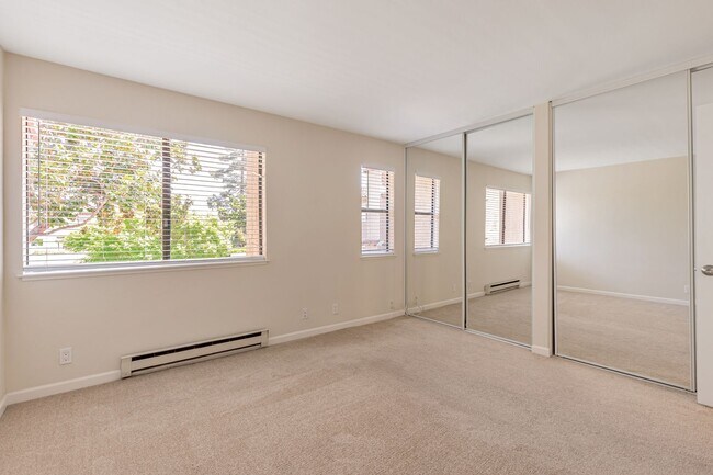 Foto del edificio - Charming 2-Story Home with Pool Access in ...