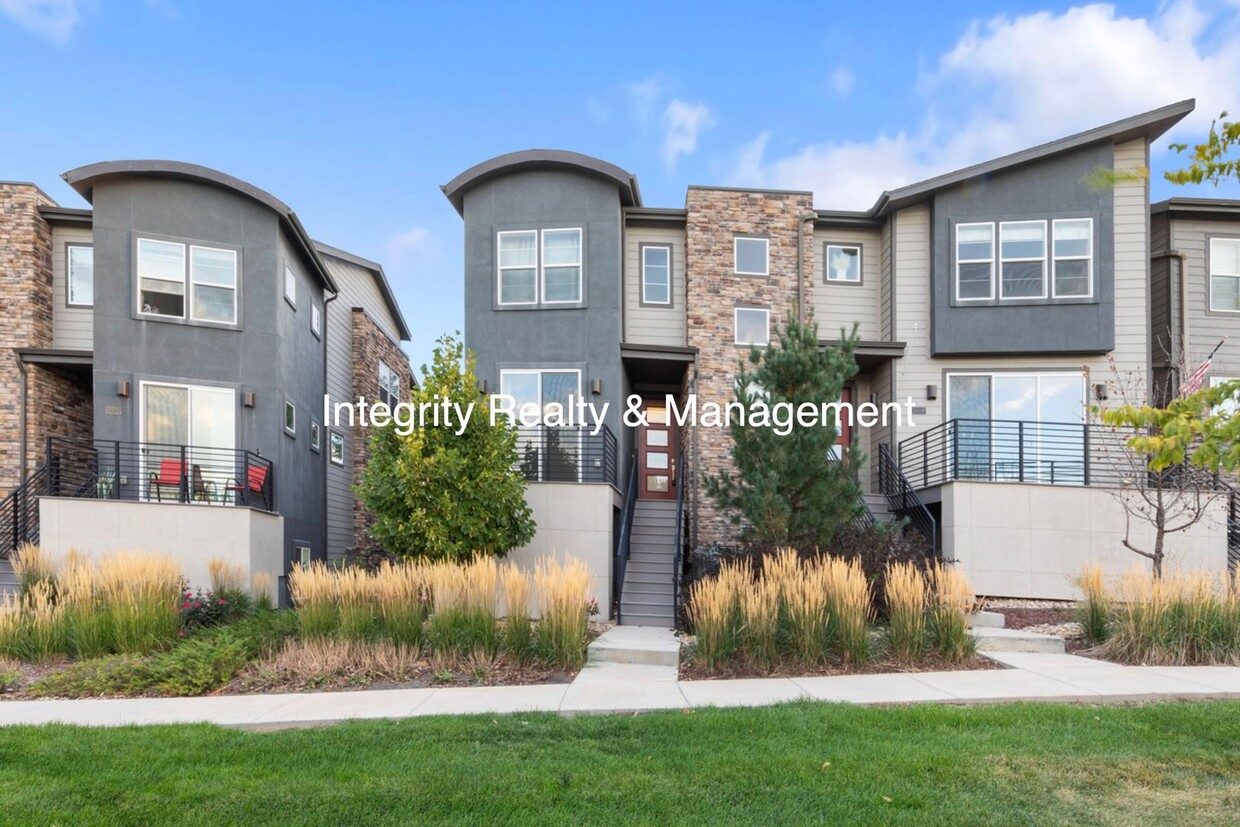 Primary Photo - 3 Bed/2.5 Bath Townhome, 1999 sq ft, 2160 ...