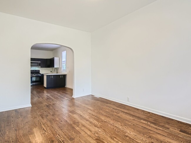 Building Photo - 8506 S Mackinaw Ave