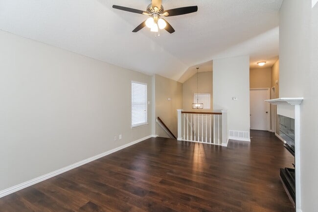 Building Photo - 1115 Colbert Ln