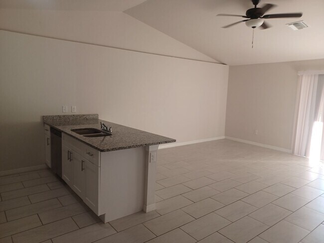 Foto del edificio - 4622-4622 SW 8th Ct