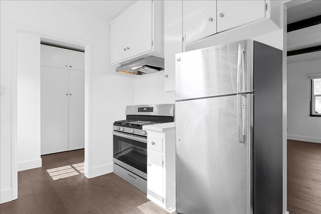 Building Photo - 107 S Aviation Blvd