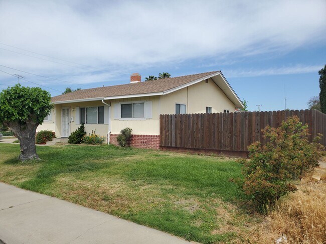 Building Photo - 3 bed 2 bath in Ceres
