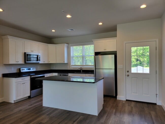 Building Photo - 232 Millard Dr