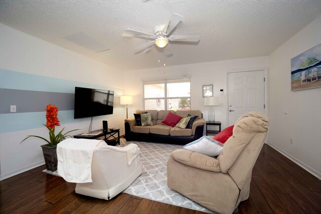 Building Photo - 3BR/2BA FULLY FURNISHED LONG TERM RENTAL i...