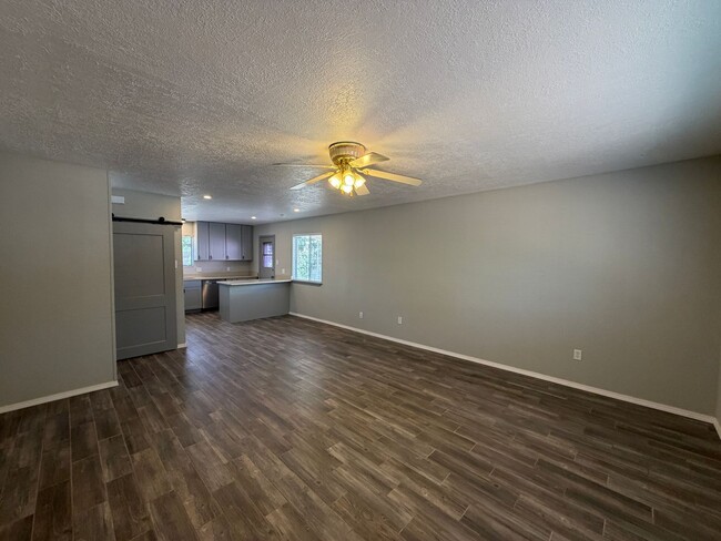 Building Photo - 3 Bedroom Single Story Home Available Near 12th St NW & Menaul Blvd NW!