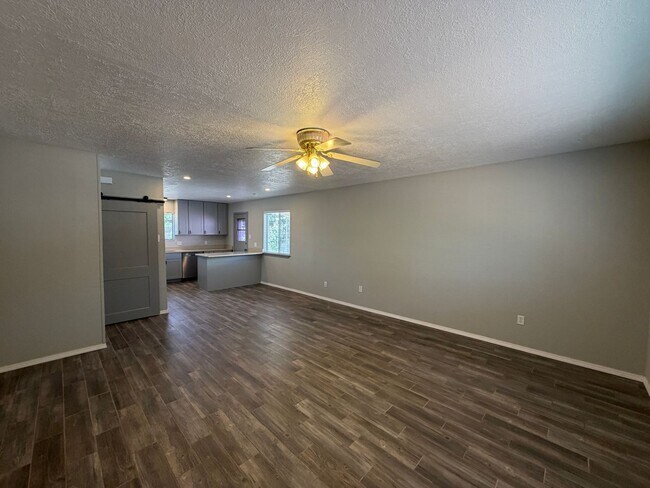 Foto del edificio - 3 Bedroom Single Story Home Available Near 12th St NW & Menaul Blvd NW!