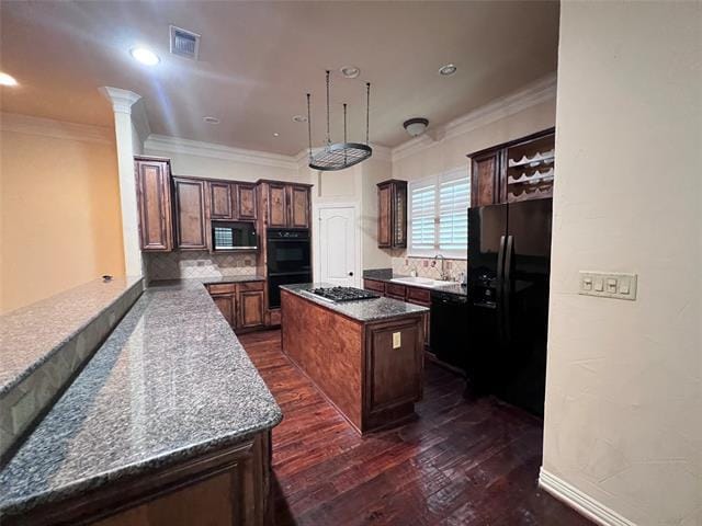 Foto del edificio - 7809 Linwood Ave