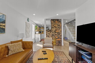 Building Photo - 110 Queens Rd