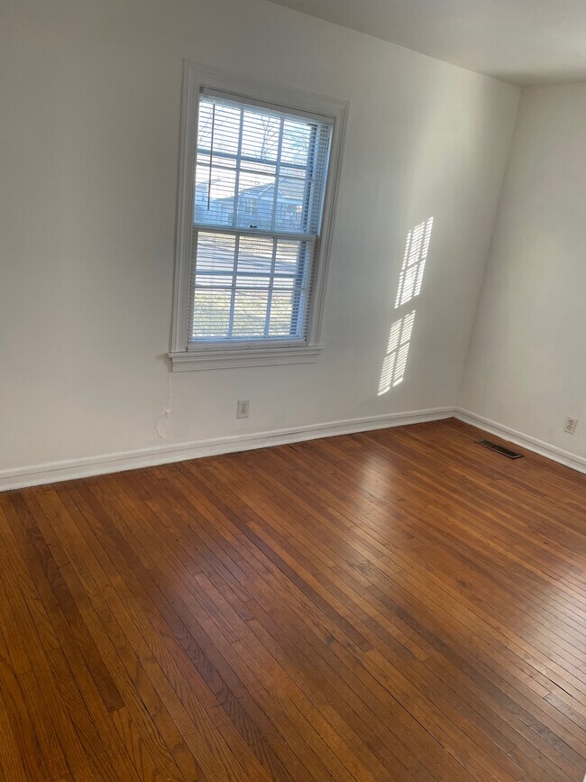 Building Photo - 1229 Lodge Ave