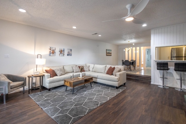 Building Photo - 6710 La Costa Dr