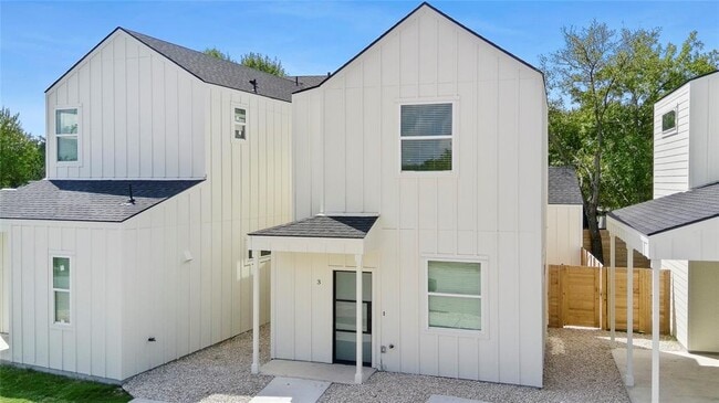 Building Photo - 6107 Begonia Cir