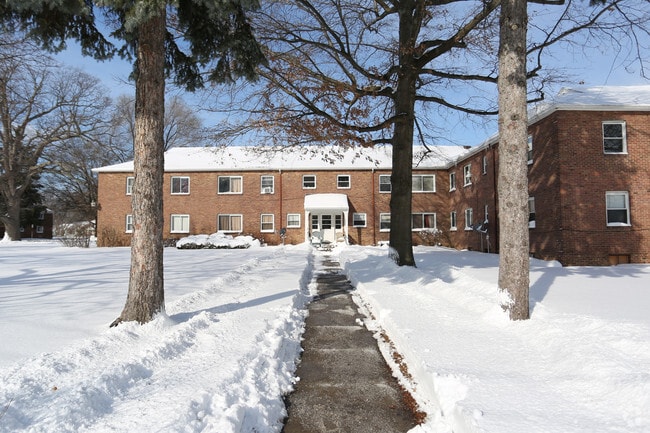 Building Photo - 29-49 Bennington Dr