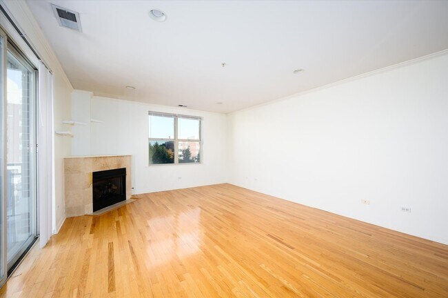 Foto del edificio - 1700 Riverwoods Dr