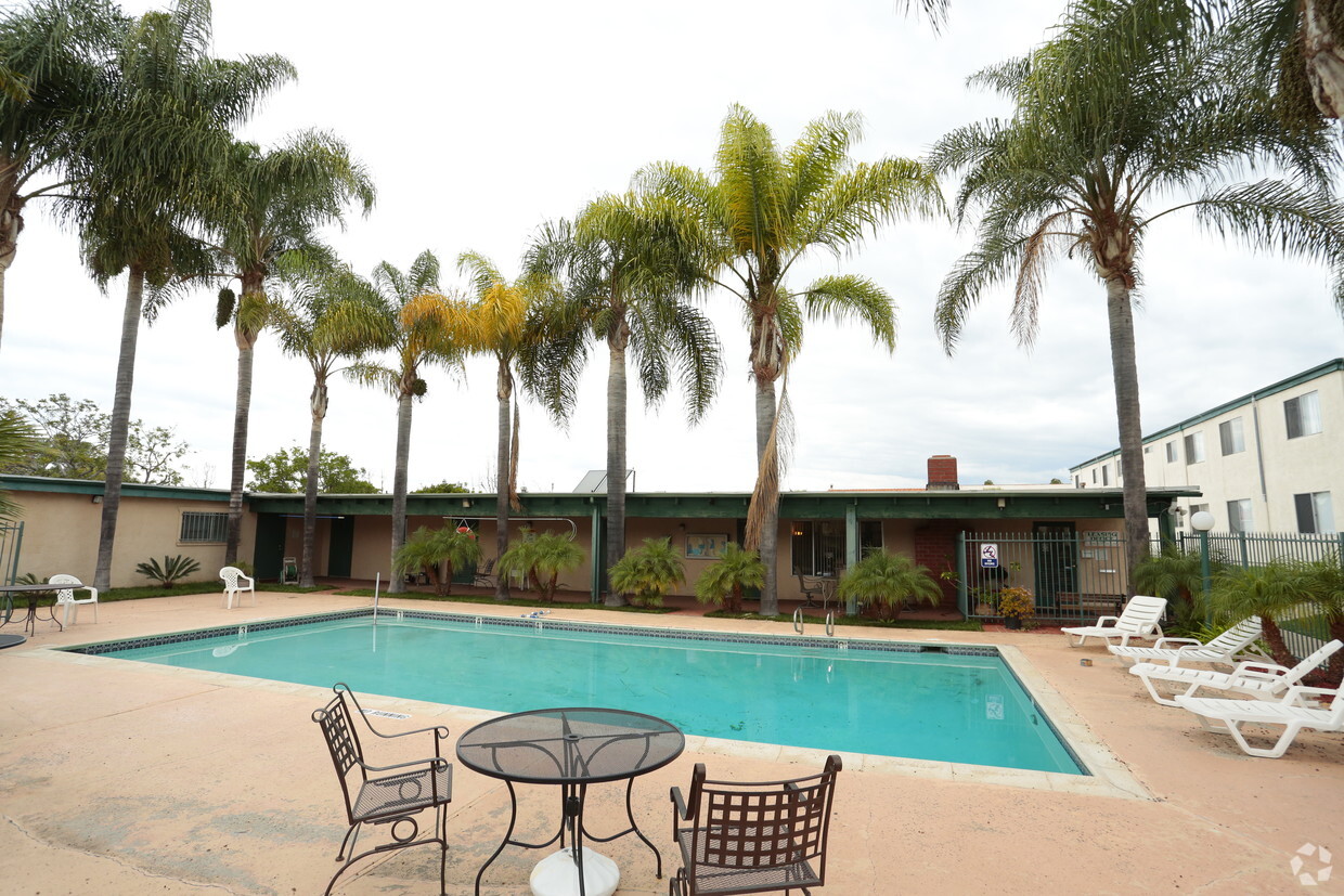 Foothill Courtyards Apartment Homes Photo