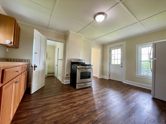 Building Photo - 59 Hotchkiss St