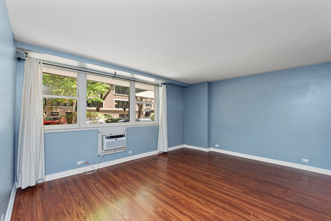Building Photo - 2300 N Commonwealth Ave