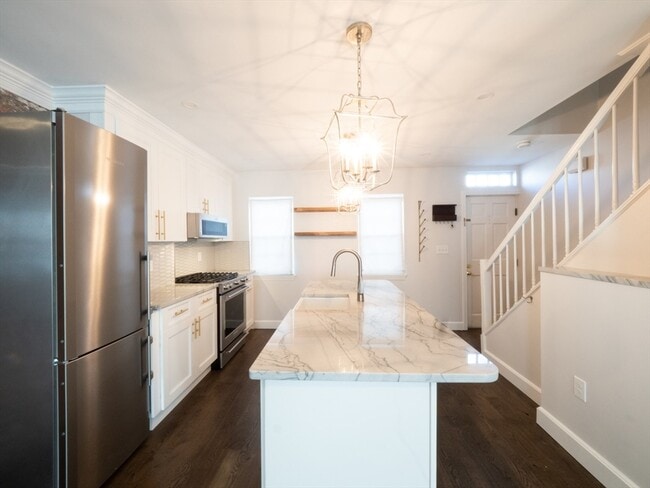 Building Photo - 210 Third St