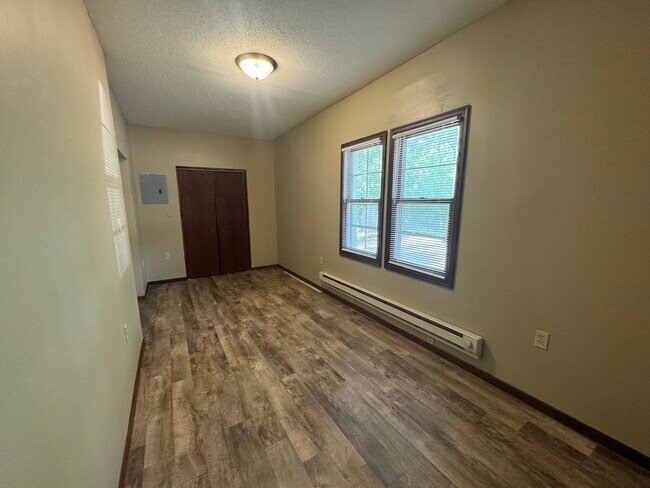 Foto del edificio - 217-219 Bates Ave
