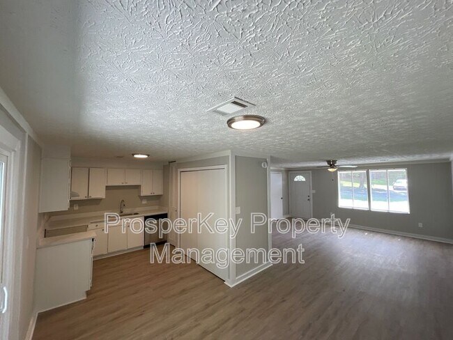 Building Photo - 7613 Suwannee Ct