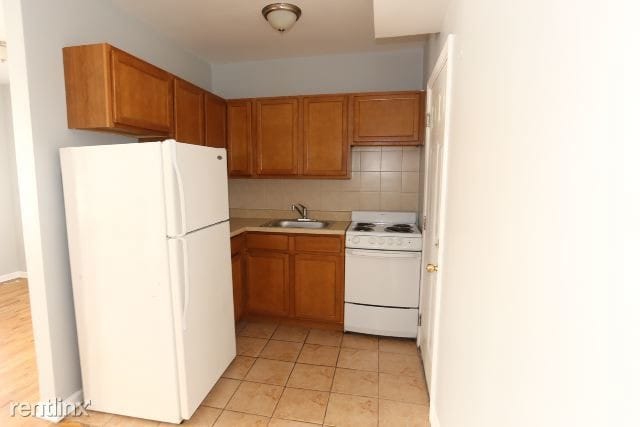 Building Photo - 4505 N Malden St