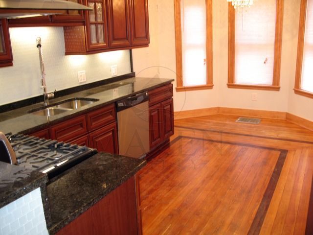 Foto principal - 32 Holyoke Rd
