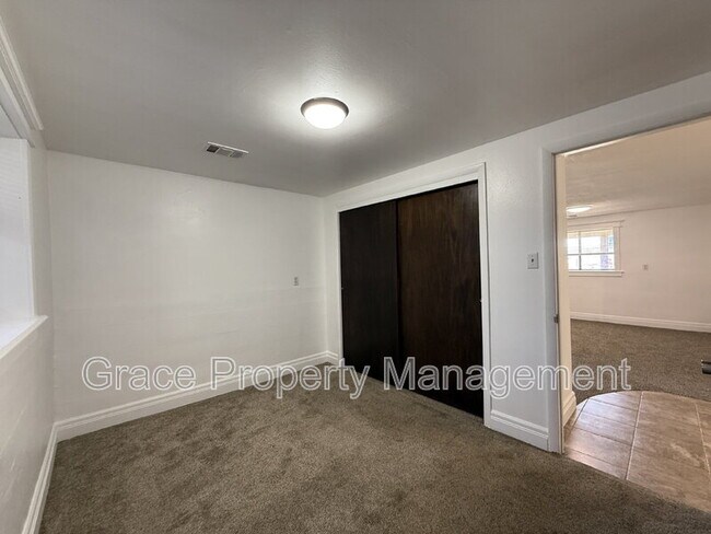 Foto del edificio - 1149 E 58th Ave