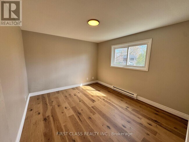 Building Photo - 596 Digby Ave