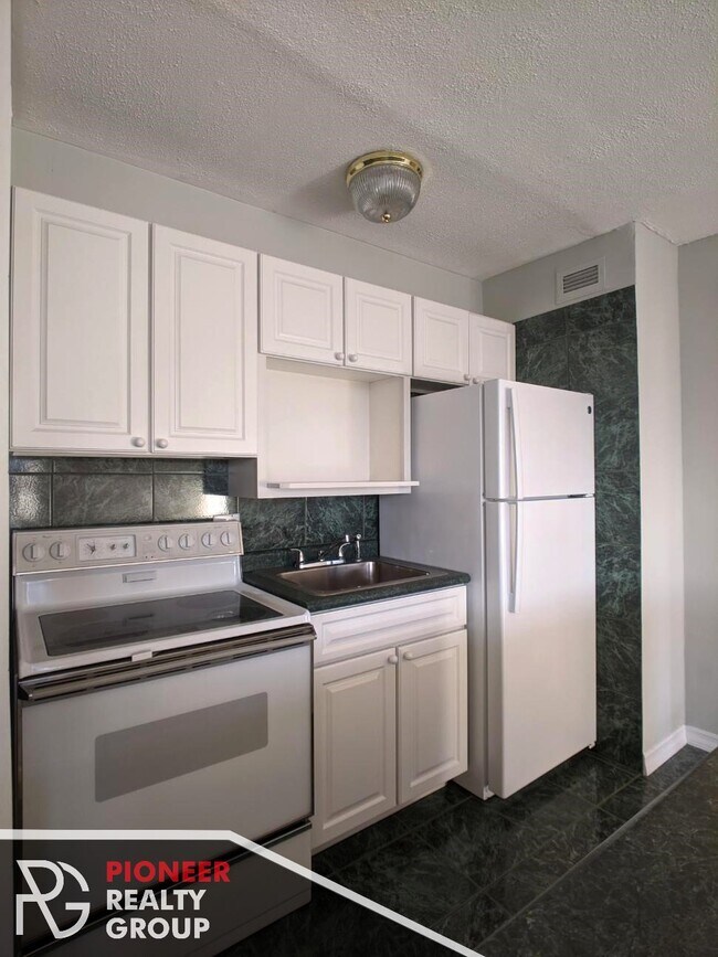 Foto del edificio - 429 W Wellington Ave