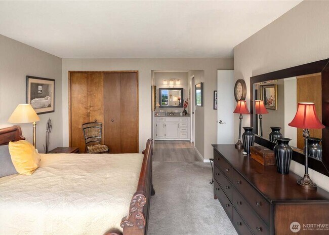 Foto del edificio - 317 Kennebeck Ave S