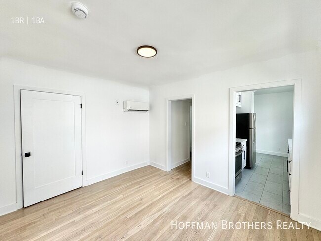 Foto del edificio - 326 N Kingsley Dr