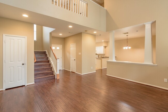 Building Photo - 57 Scarlet Woods Ct