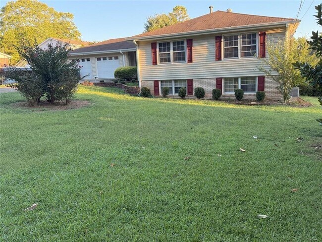 Building Photo - 1106 Lincoln Dr