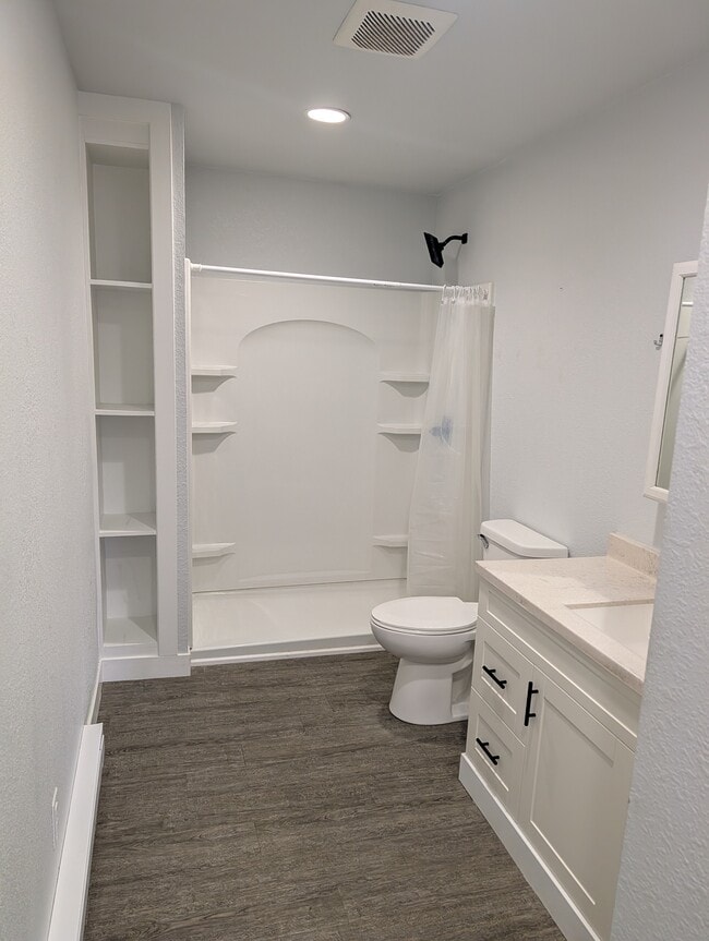 Building Photo - 102 S Main St