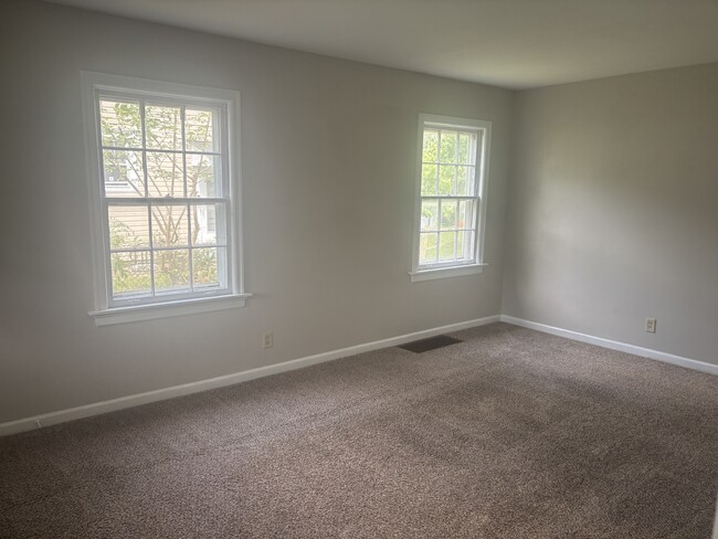 Building Photo - 825 McKinnie Ave