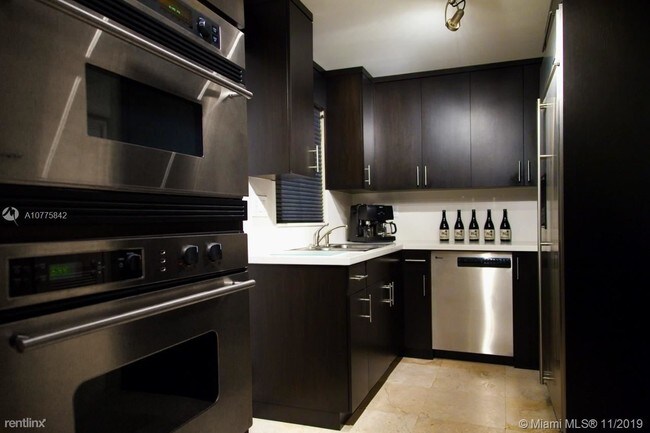 Foto del edificio - 61 Collins Ave