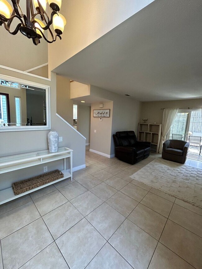 Building Photo - New! Fully Furnished Costa Mesa Condo Near Back Bay!