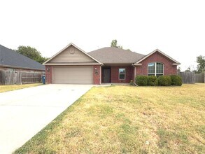 Building Photo - 1211 SW Horizon St